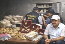 घूसखोर DAO की पत्नी के लॉकर में मिला करोड़ों का खजाना, निगरानी ब्यूरो देख रह गया दंग 2 मुजफ्फरपुर डीएओ रिश्वत कांड