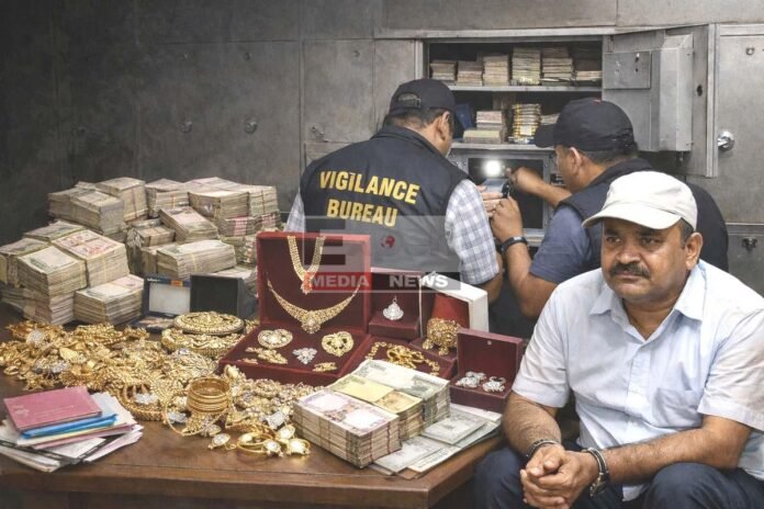 घूसखोर DAO की पत्नी के लॉकर में मिला करोड़ों का खजाना, निगरानी ब्यूरो देख रह गया दंग मुजफ्फरपुर डीएओ रिश्वत कांड