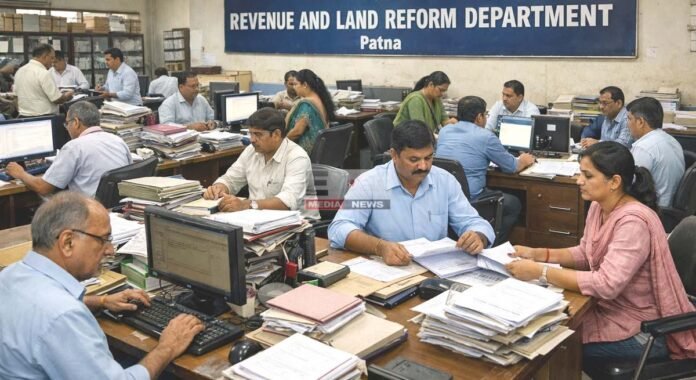बिहार राजस्व व भूमि सुधार विभाग में 16,584 पदों पर होगी बड़ी बहाली, 2190 करोड़ का बजट पास बिहार राजस्व व भूमि सुधार विभाग में 16,584 पदों पर होगी बड़ी बहाली, 2190 करोड़ का बजट पास