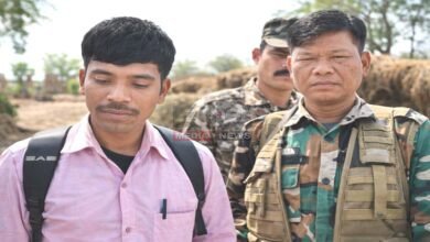 पलामू एसीबी ने दीदी बाड़ी योजना में 6 हजार घूस लेते रोजगार सेवक को पकड़ा 2 पलामू एसीबी की गिरफ्तारी | रोजगार सेवक रिश्वत मामला | दीदी बाड़ी योजना