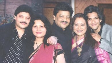 पार्श्व गायक उदित नारायण पर लगा बड़ा गंदा आरोप, सुपौल से मुंबई तक मचा हड़कंप 4 प्रसिद्ध पार्श्व गायक उदित नारायण पर पहली पत्नी ने लगाए गंभीर आरोप