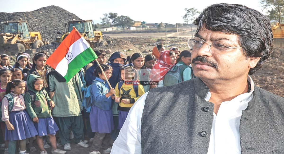 yogendra saw school children mining zone protest ranchi