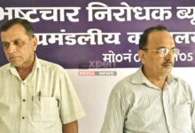 देवघर भू-अर्जन कार्यालय के घूसखोर बड़ा बाबू और अनुसेवक रंगेहाथ गिरफ्तार, घर से लाखों बरामद 2 Land compensation bribery Jharkhand ACB Dumka trap case