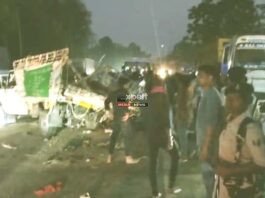 bikes and pickup vehicle near Dagpur in Korha block