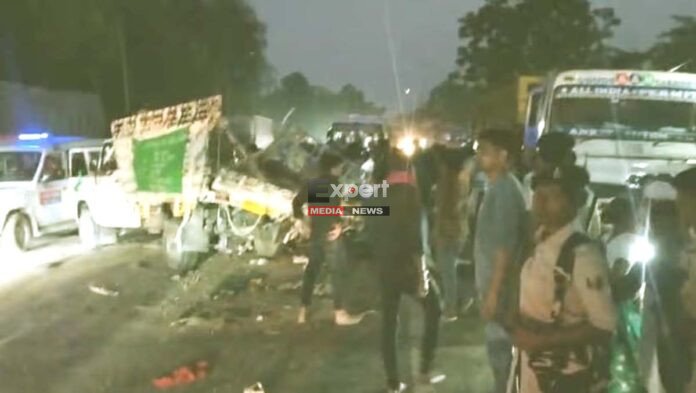 कटिहार में भीषण सड़क हादसा: तेज रफ्तार बस ने मचाया कहर, 10 की मौत, 30 घायल bikes and pickup vehicle near Dagpur in Korha block