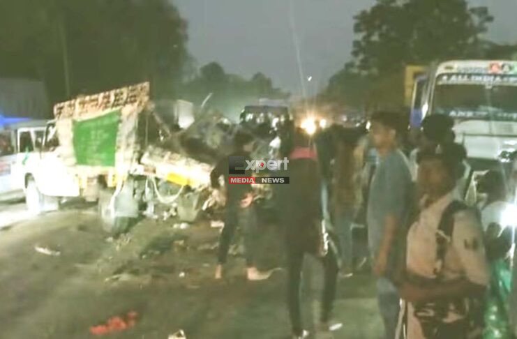 bikes and pickup vehicle near Dagpur in Korha block