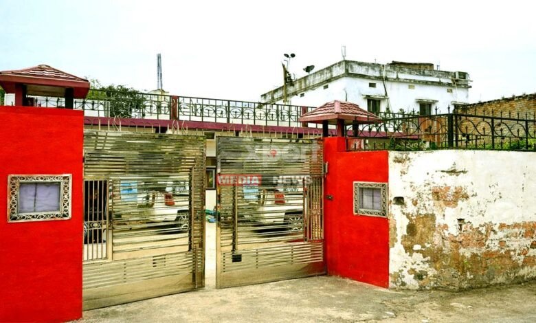 किशनगंज SDPO के 6 ठिकानों पर बड़ी छापेमारी, संपति देख EOU रह गया दंग! 1 SDPO Gautam Kumar EOU raid