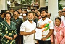 राहुल गांधी थाना में छह घंटे बैठे रहे, पुलिस FIR लिखती रही! 2 Rahul Gandhi protest